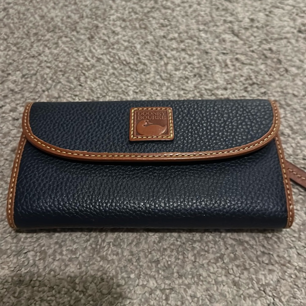 Dooney and Bourke wallet
